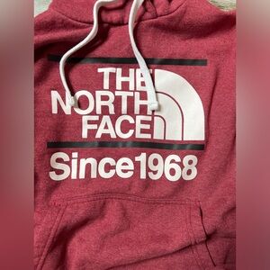 🔴🔴🔴Men’s The North Face Red Sweatshirt🔴🔴🔴